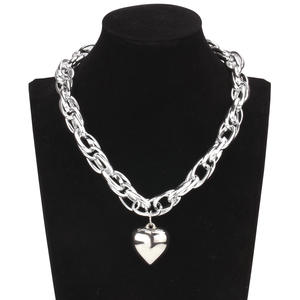 Heart Shape <b>Chunky</b> Chain <b>Necklace</b> Gold Zinc Alloy Party Fashion Pendant <b>Necklaces</b> - Product Image 2