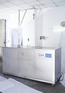 Machine de nettoyage ultrasonique industrielle robuste 175L 265L 360L 420L 28KHz 40KHz avec réservoir en acier inoxydable pour le lavage de moules et de quincaillerie - Product Image 5