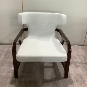 Sillón Moderno con Respaldo Alto, Estructura de Madera Brillante, Tapicería Escultural, para Hoteles de Lujo, Solución de Mobiliario Llave en Mano - Product Image 1