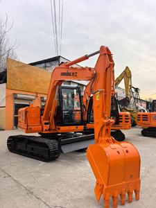 Nouvelle pelle sur chenilles Lonking LG6075 de 7,5 tonnes avec caméra d'inspection, patins de chenilles, déchiqueteur hydraulique et attache rapide - Product Image 1