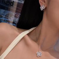 Collier pendentif en or blanc 18 carats avec diamant cultivé en forme de goutte d'eau, fleur à quatre feuilles et pétales entièrement sertis de diamants, pour bijoux de mariage