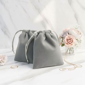 Sac de rangement pour bijoux en velours, double face, en peluche, avec cordon de serrage, portable, écologique, 7x9cm - Product Image 1