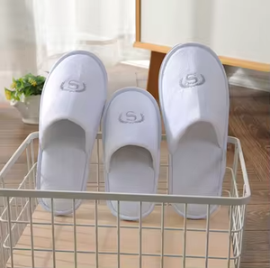 Großhandel gut aussehende erwachsene Kinder Größen rutsch feste anti statische Einweg weiße Airline Hotel Slipper - Product Image 2