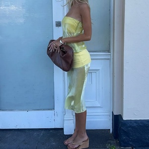 เดรสยาวปานกลางแบบใหม่ คุณภาพสูง ตัดเย็บตามสั่ง สำหรับผู้หญิง เซ็กซี่ ระบายอากาศได้ดี ทรงเข้ารูป ไม่มีแขน - Product Image 2