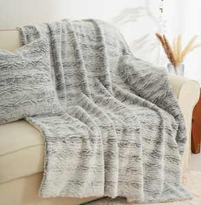 Tela de Piel Sintética de Lujo OEM, Tela de Piel de Zorro Teñida en Puntos, Pelo Largo para Textiles, Mantas, Abrigos, Ropa de Cama Cálida y Gruesa de Minky para Invierno - Product Image 1