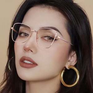 Gafas de Computadora con Marco Metálico Retro y Logotipo Personalizado 2025, Gafas Ópticas con Protección Anti Luz Azul y Fotocromáticas para Mujer, Estilo Ojo de Gato - Product Image 2