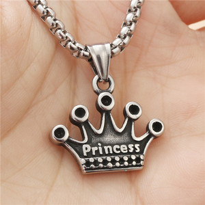 Yunnique – collier avec pendentif couronne en acier inoxydable, cadeau rétro unisexe, 19014 - Product Image 1