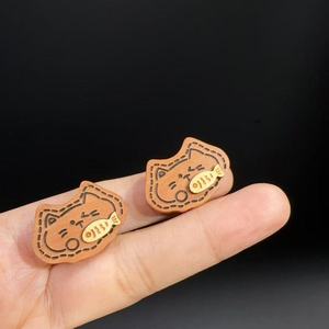 จี้รูปปลาไม้จันทน์ทำมือ งานฝีมือไม้สำหรับทำเครื่องประดับ โครงการ DIY - Product Image 1