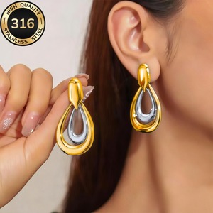 Boucles d'oreilles françaises en métal en forme de goutte d'eau, boucles d'oreilles ovales exagérées de style européen et américain pour femmes, haut de gamme et luxe léger - Product Image 2