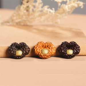 Candado de Agarwood con Incrustaciones de Hoja de Oro, Cinco Inscripciones Sutrales, Ceremonia Religiosa, Joyería Coleccionable Cultural Unisex - Product Image 1