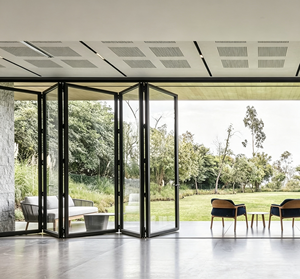 Système de <span class=keywords><strong>porte</strong></span> coulissante accordéon moderne, robuste et imperméable, portes pliantes en aluminium à double vitrage avec poignées - Product Image 3