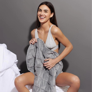 Manta ponderada para rodillas, gris oscuro, con gránulos de plástico, terapéutica, para primavera y otoño, de color liso, acolchada de forro polar - Product Image 2
