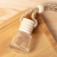 Vente chaude verre voiture parfum bouteille pendentif 6ml rond voiture diffuseur bouteille parfum avec fils et bouchons vide suspendu