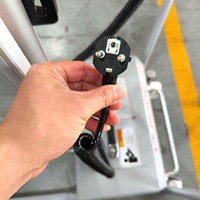 Chariot élévateur électrique avec mandrin central motorisé pour ligne d'emballage