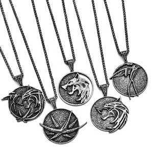 Collier avec pendentif, jeu hencher 3, à la mode, chasse sauvage, loup, rétro - Product Image 1