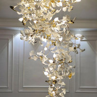 Lustre personnalisé en forme de fleur, décoration de hall d'hôtel, villa, escalier, long lustre en céramique en forme de feuille de Ginkgo