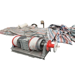 Treuil hydraulique à double tambour pour l'amarrage des navires et le transfert de charges lourdes - Product Image 1