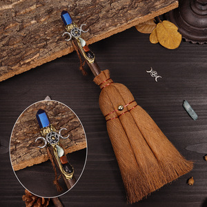 Scopa da Strega Artigianale in Cristallo Naturale, Mini Scopa per Altare, Decorazione di Halloween, Scopa Magica in Cristallo per Rituali Wicca - Product Image 3