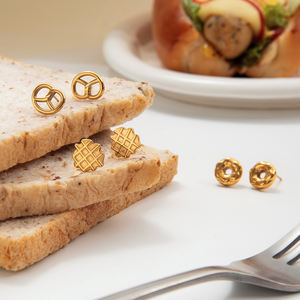 أقراط متعددة عصرية مطلية بالذهب عيار 18 من الفولاذ المقاوم للصدأ أقراط متدلية على شكل قلب للطعام - Product Image 5