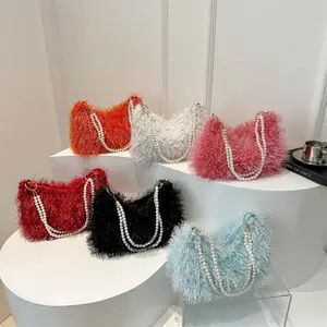 Bolsa de ombro feminina com corrente de pérolas, bolsa mensageiro coreana de verão 2024, novidade da moda de pelúcia