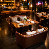 Ensemble de salle à manger de style bistro industriel moderne, table et chaises en bois massif et en cuir pour usage commercial, restauration rapide, restaurant de hamburgers