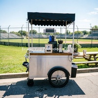 Chariot à panneaux en acier et bois pour marchés fermiers, festivals et vente ambulante, conception mobile avec roues, idéal pour le café