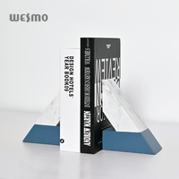 Best-seller nordique minimaliste décoration de la maison résine bleu et blanc couleur Splash-ink géométrique triangulaire personnalisé serre-livres