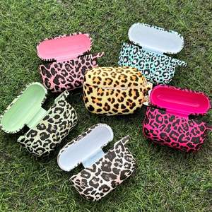 Étui de protection en silicone imprimé léopard de luxe pour AirPods <span class=keywords><strong>Pro</strong></span> 1/2/<span class=keywords><strong>3</strong></span> finition mate <span class=keywords><strong>Air</strong></span> Pods 4 coeur Charm Cover Compatible - Product Image 1