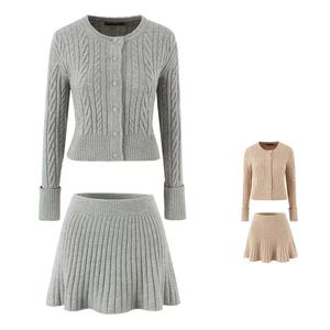 ชุดเซ็ตสองชิ้น เสื้อถักทรงบิดเกลียวแฟชั่นยุโรปและอเมริกาสำหรับผู้หญิง กระโปรงสั้น - Product Image 1