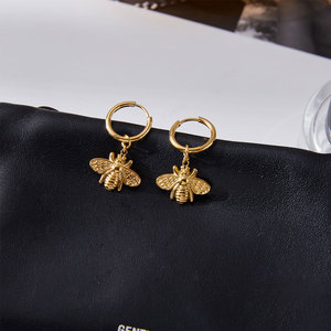 Pendientes de Abeja de Moda al por Mayor, de Acero Inoxidable 316L Coreano, Chapados en Oro PVD de 14k y 18k, Joyería de Alta Calidad para Mujer - Product Image 4