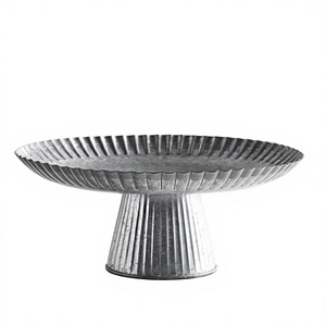 Support à gâteau en métal galvanisé, design côtelé fait main, décoration de table, présentoir à desserts pour fête, décoration de Noël, accessoire de table - Product Image 1