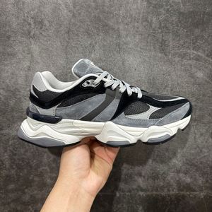 รองเท้าวิ่งลำลองสไตล์เรโทร NB 9060 สีดำล้วนสำหรับผู้ชาย รองเท้าเดินแฟชั่นสำหรับผู้หญิง คุณภาพสูง ผลิตตามแบบ OEM - Product Image 2