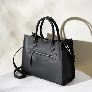 Sacs à main de luxe haut de gamme pour femmes avec décoration florale, chaussures, vêtements, bijoux et montres faits à la main - Product Image 4