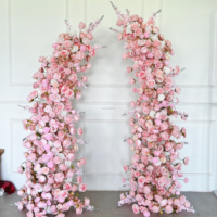 Nouvelle conception d'arche de mariage de luxe en fer et soie, en forme de corne, pour la décoration de scène de fête de mariage