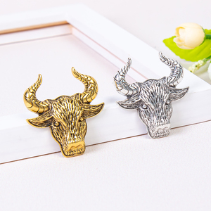 Broche de cabeza de toro chapado en oro para hombre y mujer, broche Vintage, Animal del zodiaco chino, buey, Unisex - Product Image 1