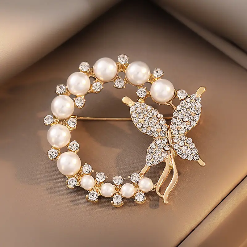 New Pearl Rhinestone Wreath Butterfly Brooch for Women Baroque Trendy Elegant Circle Leaf Brooch Pins Party Wedding Gifts