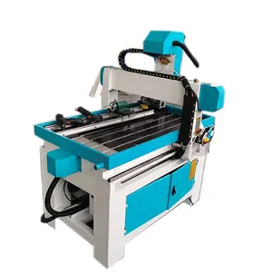 Prezzo economico 600x900mm dimensioni 6090 router CNC 3d con rotante a 4 assi posizionato sul tavolo piccolo e flessibile