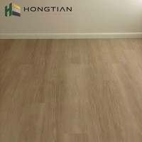Großmengen SPC-Bodenbelag Starrer Kern IXPE-Unterlage Klicksystem Wasserdichte Vinylplanken Maßgeschneiderte Nutzschicht für Hotelprojekte
