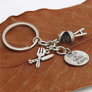 1 ud. Llavero con dijes de cuchillo, tenedor y silla, con la inscripción 'DAD IS (grill) KING', <span class=keywords><strong>Regalo</strong></span> para el Día del Padre - Product Image 4