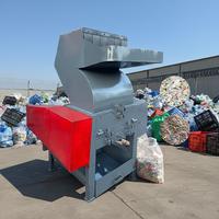 Déchiqueteuse de bouteilles PET avec moteur 30 kW, machine de recyclage automatique du plastique, broyeur de plastique portable, ligne de recyclage avec boîte de vitesses simple