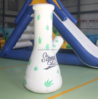 Publicité extérieure : Modèles gonflables géants de pipes à eau, de bongs et de becquets à fumer, ainsi que des ballons gonflables en forme de becquet