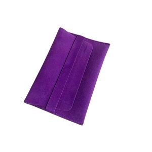 Pochette d'emballage personnalisée en suède épais violet avec logo et rayures pour livres, cosmétiques et foulards - Product Image 6