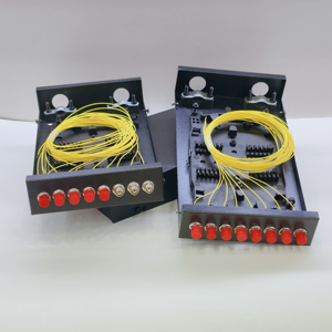 กล่องต่อสายไฟเบอร์ออปติกแบบติดผนัง FTTH 8 พอร์ต แบบตั้งโต๊ะ ขนาดเล็ก ตัวกล่องโลหะ พร้อมสายแพทช์ FC/UPC และอะแดปเตอร์ - Product Image 3