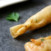 Rouleau de printemps au toffee de crevettes - Garniture 100% crevettes entières, apéritif torsadé à la main en forme de bonbon, dim sum de fruits de mer surgelés pour la restauration