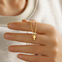 Collar Minimalista con Cruz Chapado en Oro de 18K 2026, Colgante Liso de Cobre Pulido, Joyería Religiosa Cristiana para Mujer y Hombre, Resistente al Deslustre