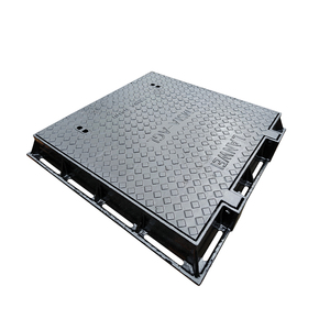 Tapa de alcantarilla cuadrada de hierro dúctil EN124 D400 de Tanzania con marco cuadrado, bisagra y junta negra personalizada para carreteras - Product Image 3