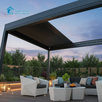 Pergola en aluminium Sweet Home avec toit à lames motorisées pour jardin