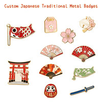 Épingles à revers en émail traditionnel japonais, badges métalliques personnalisés Omamori Sakura sur le thème culturel japonais pour cadeaux commémoratifs de vacances
