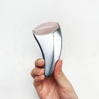 Rouleau de massage facial en acier inoxydable OEM avec quartz rose et jade, anti-âge, pour les yeux, mini-rouleau de beauté pour le lifting du visage