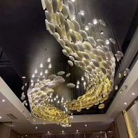 Ornement aérien personnalisé hôtel hall villa plafond décoration lustre en verre créatif doré dinosaure en forme d'oeuf suspension
